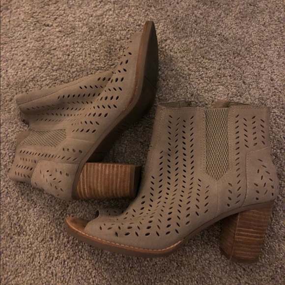 TOMs peep toe perforated bootie - Picture 1 of 3